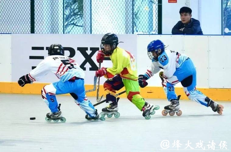 长三角轮滑球选手杭州上演“跨年对决” 长三角轮滑球选手杭州上演“跨年对决”